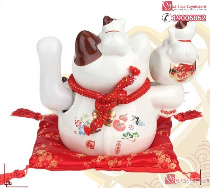 Mèo thần tài Ngũ phúc lâm môn nhìn từ sau