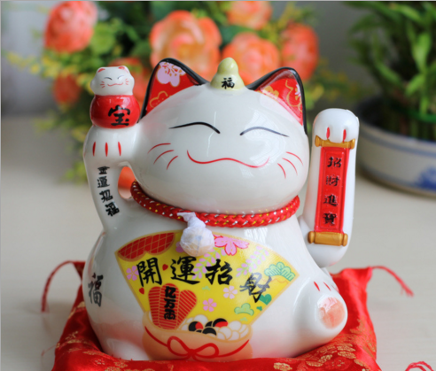 Mèo vẫy tay hay mèo may mắn Maneki Neko được làm bằng chất liệu sứ cao cấp với kiểu dáng và màu sắc độc đáo sinh động. meo-than-tai-chieu-tai-tien-bao-sw356 (4)