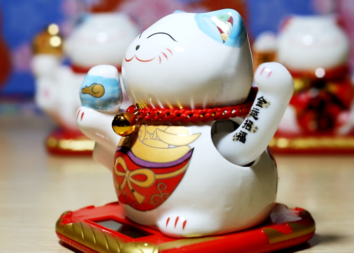 Mèo vẫy tay năng lượng mặt trời CH375