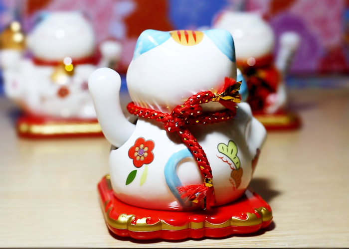 Mèo vẫy tay năng lượng mặt trời CH375