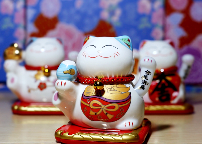 Mèo vẫy tay năng lượng mặt trời CH375