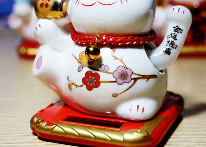 Mèo vẫy tay năng lượng mặt trời CH373