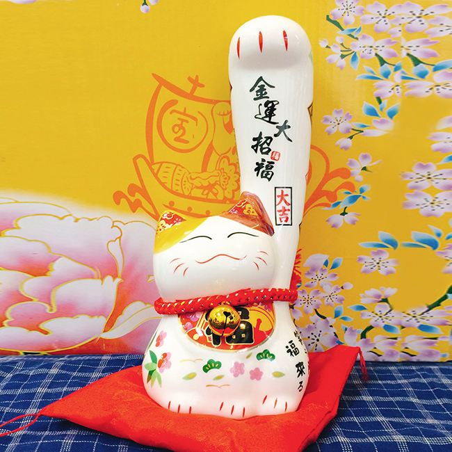 Mèo thần tài tay lớn
