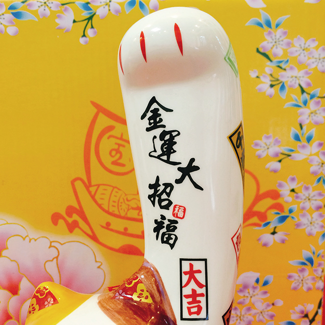 Mèo thần tài tay lớn