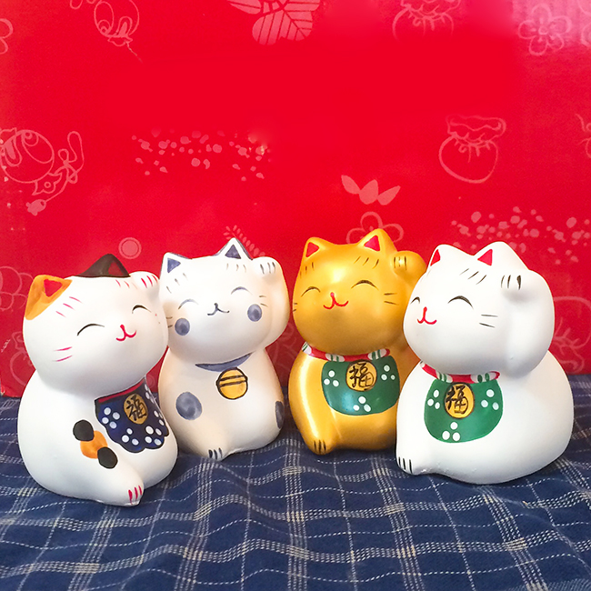 Mèo thần tài hoan hỉ