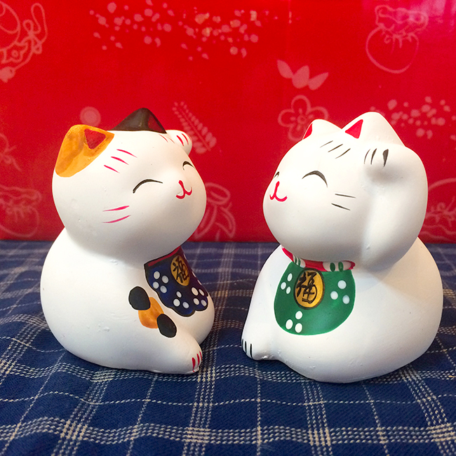 Mèo thần tài hoan hỉ