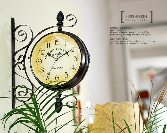 đồng hồ treo tường 2 mặt vintage